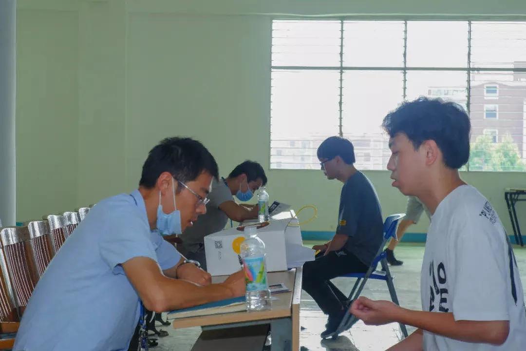 最新复合机长招聘信息详解与观点论述