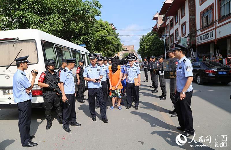 上林警察最新动态，小巷深处的关注焦点